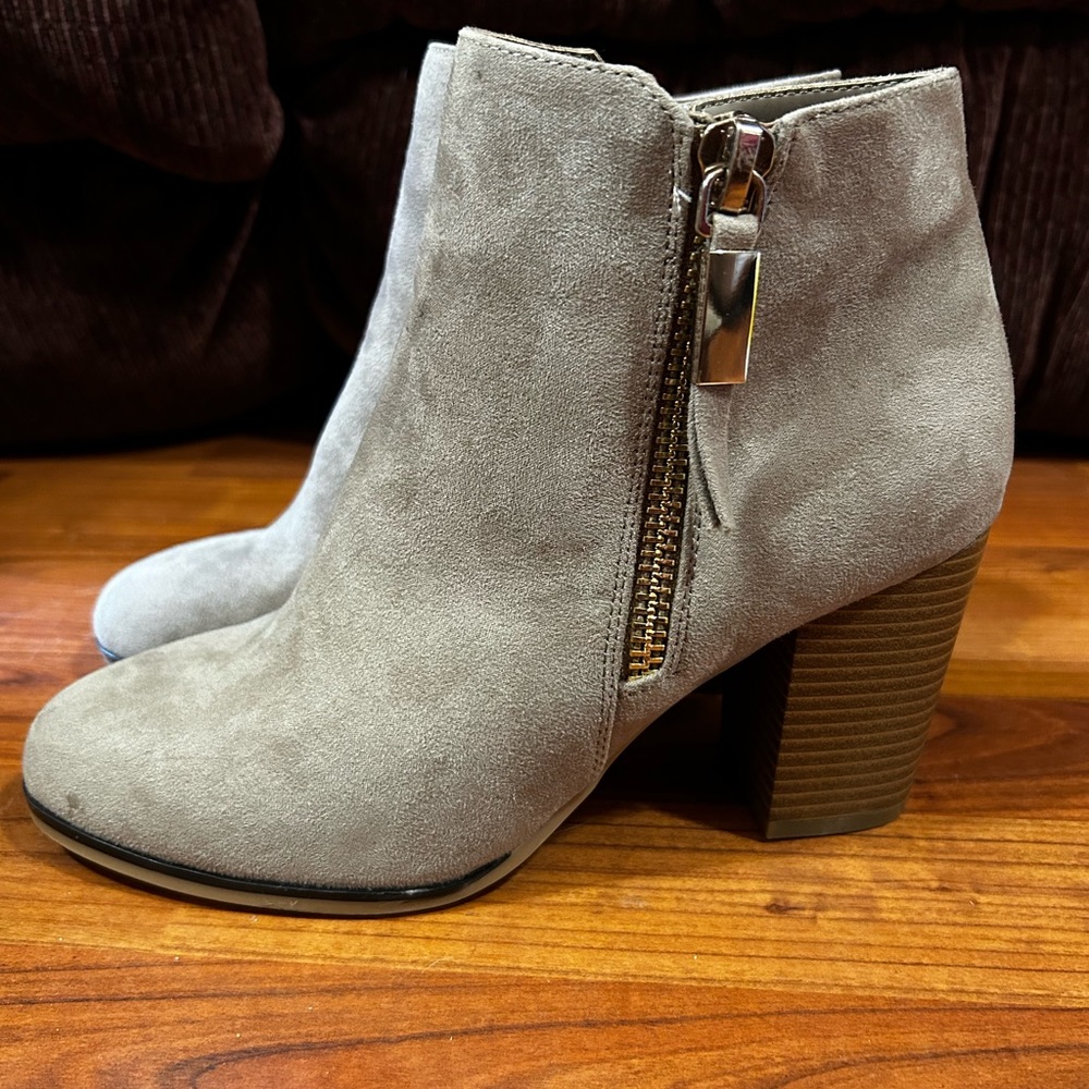 NWOT! Apt. 9 Timezone Taupe Ankle Boots